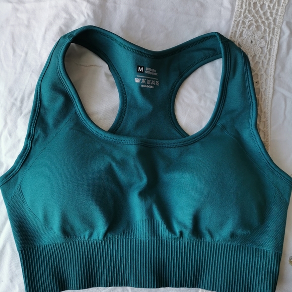 BEAND NEW Stunning Turquoise Gym Outfit - Picture 3 of 6
